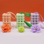 Lavendli ja sirelilille massaažiseep – kompositsioon detailidega