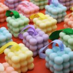 Rohemündi ja eukalüpti massaažiseep – kinkekarbi ja seebi kompositsioon