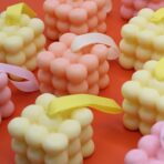 Pelargoonium ja sandalipuu massaažiseep kinkekarbis – karbi disain ja seebi paigutus