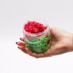 Maasika-kiivi vahuseep kreemjas tekstuur lähivaade looduslik