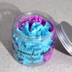 Ametüsti vahuseep kreemjas tekstuur lähivaade looduslik