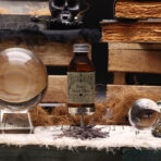 Armastuse aroomivesi Avalon Island pudel kristallkuulide ja rituaaliesemetega