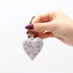 Suur dekoratiivne puitsüda lavendel – käsitöödekoor — detailvaade