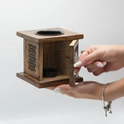 Elupuu Aroomilamp — Käsitööline Mangopuust Õlipõleti Sügava Sümboolikaga