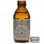 Kaitserituaali aroomivesi Chalice Well avatud pudel metallist korgiga kõrval