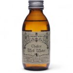 Kaitserituaali aroomivesi Chalice Well pruun klaaspudel valgel taustal