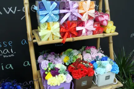 Kevadine Seebiroosi Südamekarp — 3 Rõõmsat Roosi Kinkekarbis