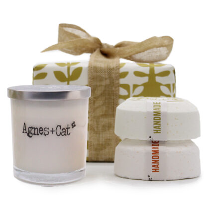 Agnes + Cat kingitus sõbrannale sojaküünla ja vannipommidega karbis