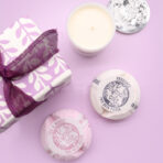 Kinkekomplektid pealtvaates — Moonstone küünal Provence ja Tea Roses vannipommidega