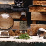 Loovuse aroomivesi Lady of the Lake pudel kristallkuulide ja müstiliste esemetega