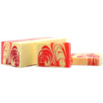 Maasilõhnaline käsitööseep seebiplokk küljelt vaadatuna