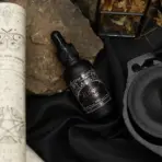 Pealkiri: Parfuumoli Athame Noir — kõrvaltvaade