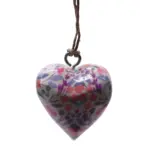 Suur puitsüda lillemuster klaaspurgis – vintage dekoratsioon — detailvaade