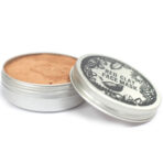 Punase savi näomask avatud purgis pealtvaade