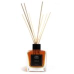 Patšuli difuuser — rottangist pulkad klaaspudelis