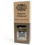 Petitgraini Roosipuu Difuuser — lähivaade pudelile ja pulkadele