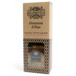 Pelargoni Roosi Lõhnadifuuser — lähivaade pudelile ja pulkadele