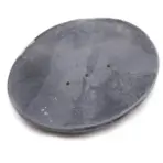 Hall seebikivialus klassikalisel ovaalsel kujul – looduslik steatiitkivi — detailvaade