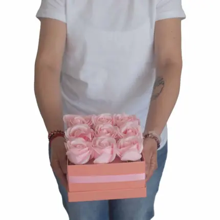 Seebililled Roosa Ümber — 14 Roosat Seebiroosi Ümmarguses Kinkekarbis