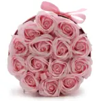 Seebililled Roosa Ümber — 14 Roosat Seebiroosi Ümmarguses Kinkekarbis — kõrvaltvaade